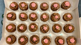Gourmet floral brownie bites for baby showers and bridal events